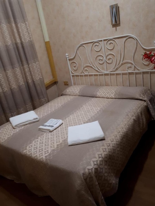 Renting Rooms image 40